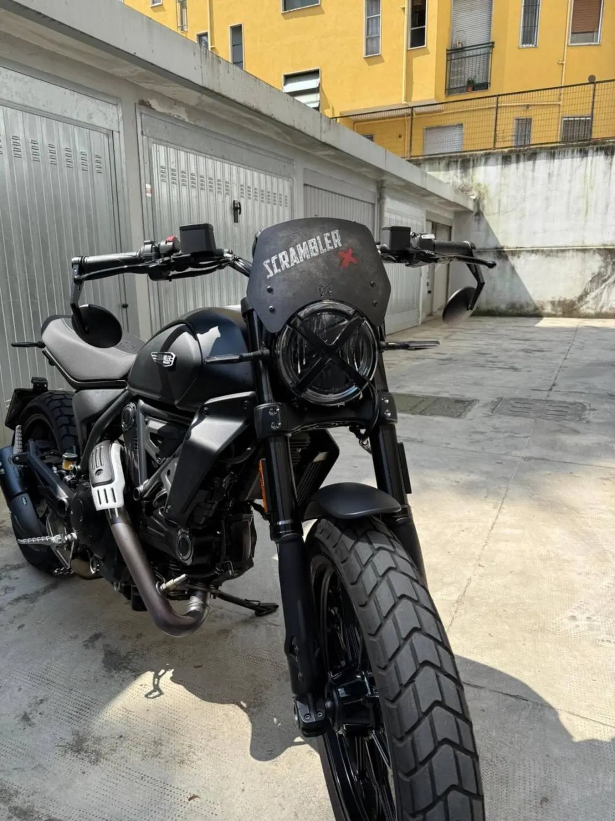 Ducati Scrambler 800 Icon Dark (2025 - 26) (2)