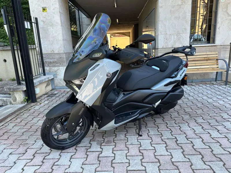 Yamaha X-Max 300 Tech Max+ (2025 - 26) (3)