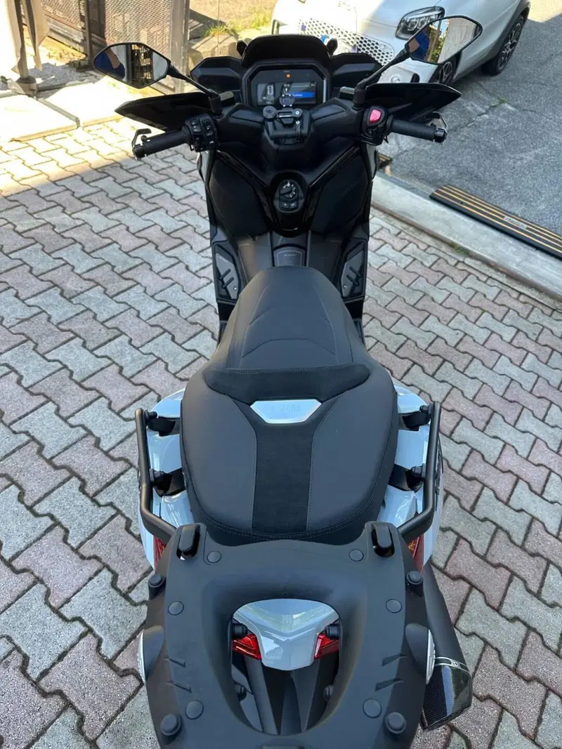 Yamaha X-Max 300 Tech Max+ (2025 - 26) (5)