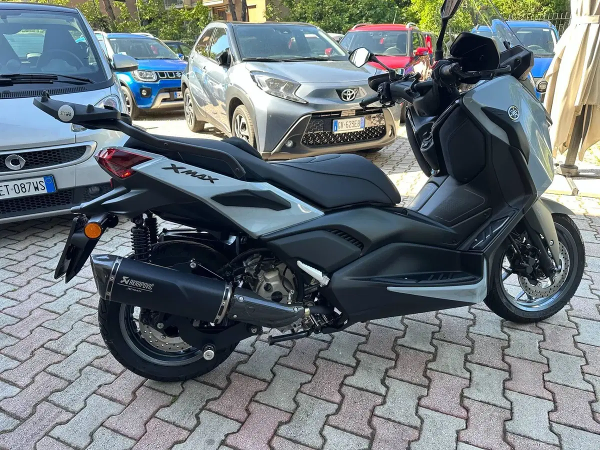 Yamaha X-Max 300 Tech Max+ (2025 - 26) (6)