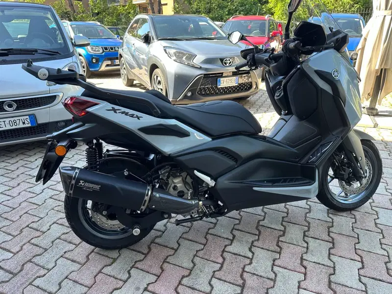 Yamaha X-Max 300 Tech Max+ (2025 - 26) (6)
