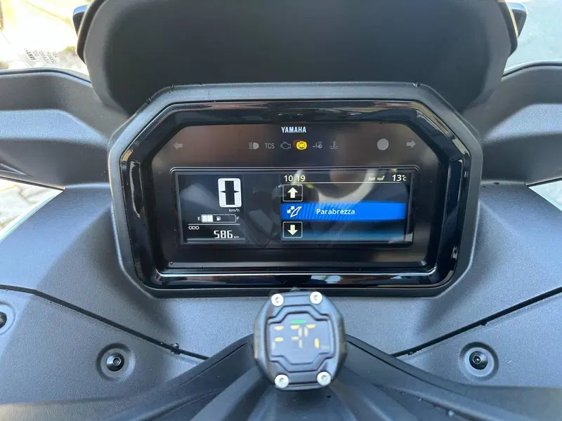 Yamaha X-Max 300 Tech Max+ (2025 - 26) (7)