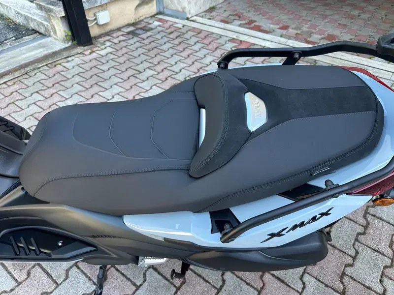 Yamaha X-Max 300 Tech Max+ (2025 - 26) (8)
