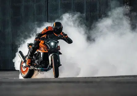 Bajaj Auto accelera con i conti e rilancia la sfida KTM