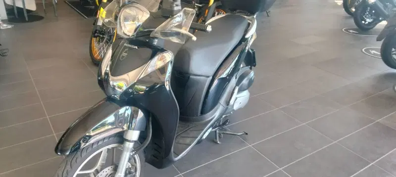 Honda SH 125 Mode (2013 -16) (2)