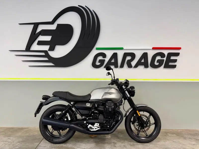 Moto Guzzi V7 Stone (2021 - 24)
