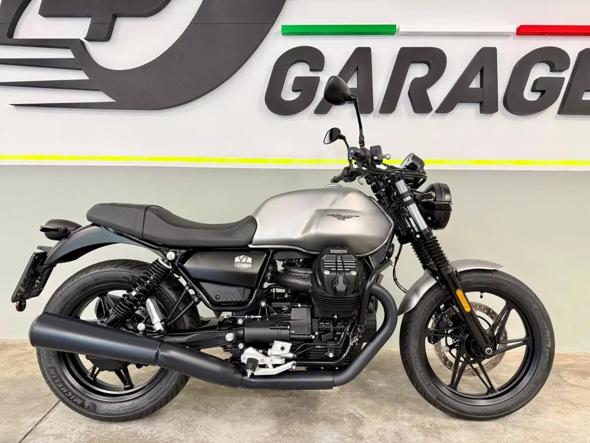 Moto Guzzi V7 Stone (2021 - 24) (2)
