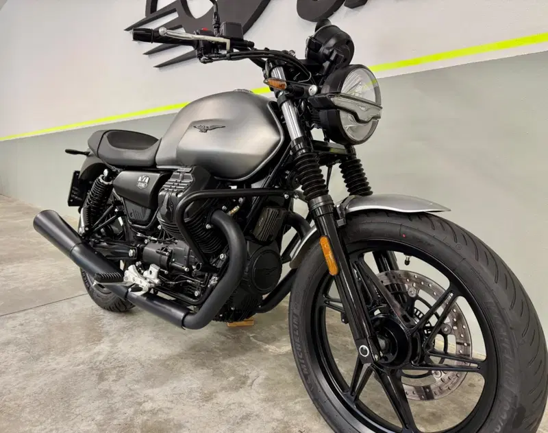 Moto Guzzi V7 Stone (2021 - 24) (4)