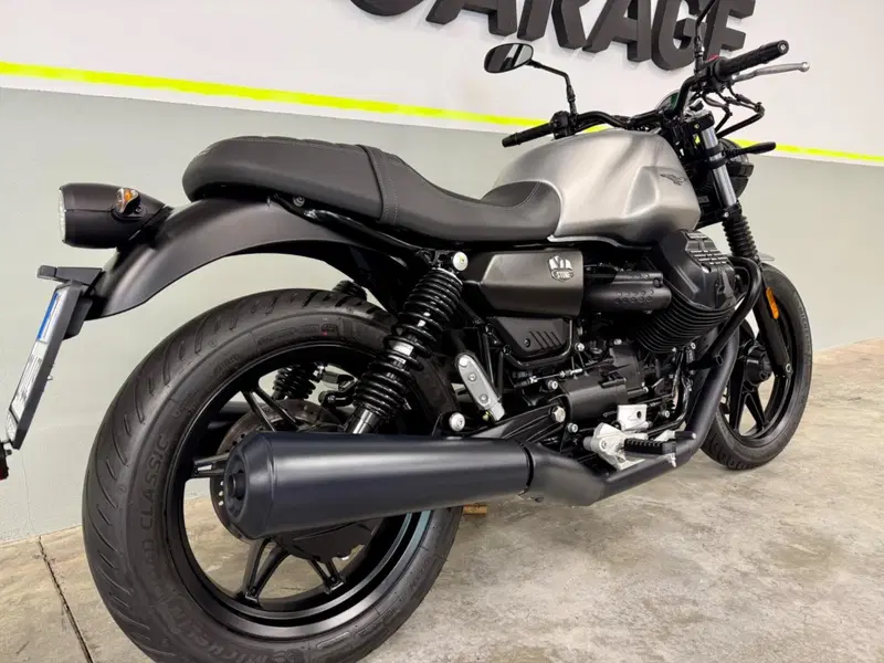 Moto Guzzi V7 Stone (2021 - 24) (7)