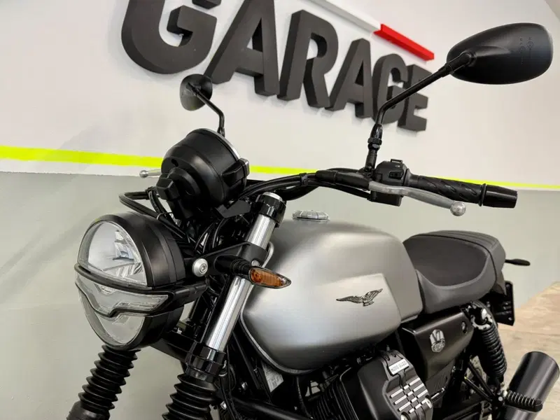 Moto Guzzi V7 Stone (2021 - 24) (9)