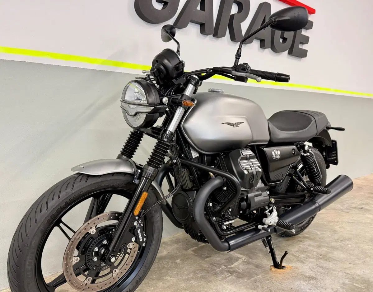 Moto Guzzi V7 Stone (2021 - 24) (10)