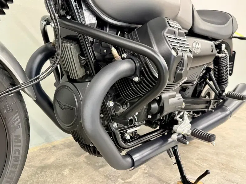 Moto Guzzi V7 Stone (2021 - 24) (11)