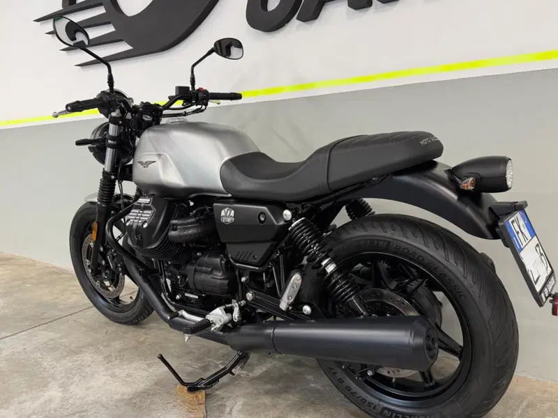 Moto Guzzi V7 Stone (2021 - 24) (13)