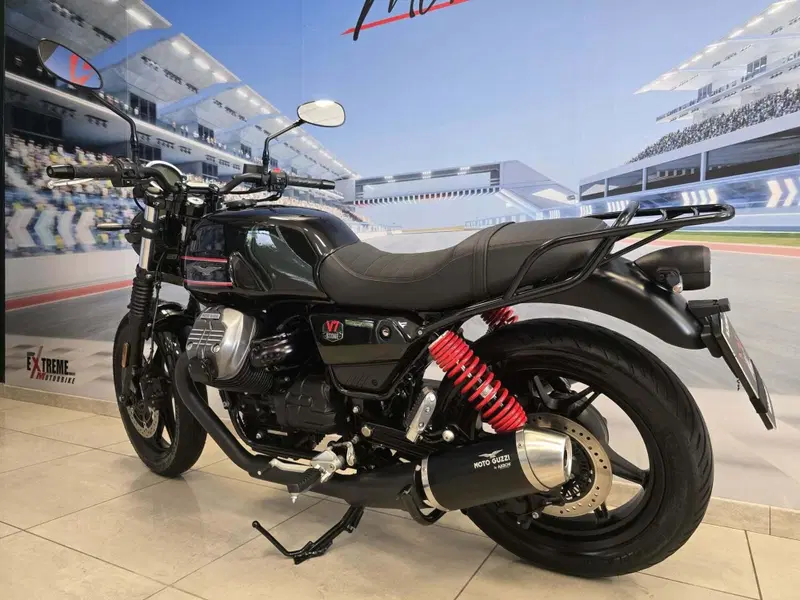 Moto Guzzi V7 Stone Special Edition (2022 - 25) (5)