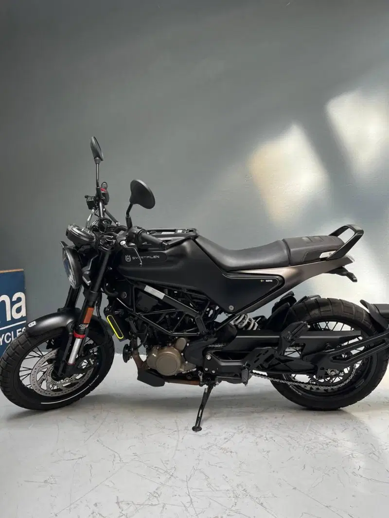 Husqvarna Svartpilen 125 (2021 - 23) (2)