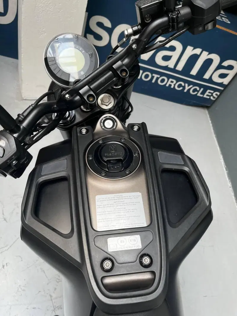 Husqvarna Svartpilen 125 (2021 - 23) (5)