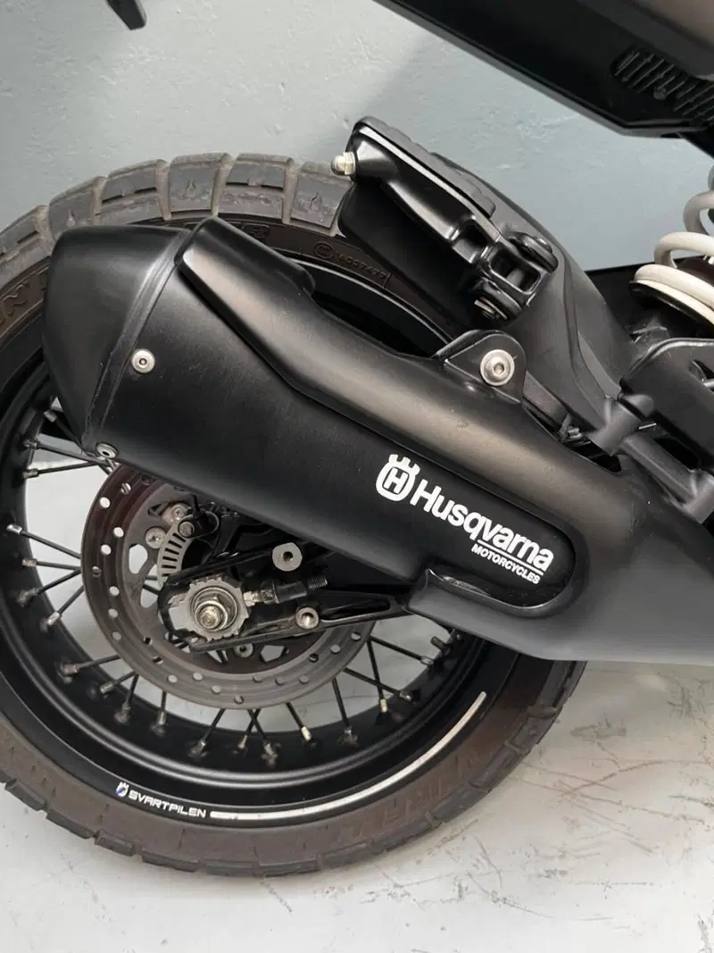 Husqvarna Svartpilen 125 (2021 - 23) (8)