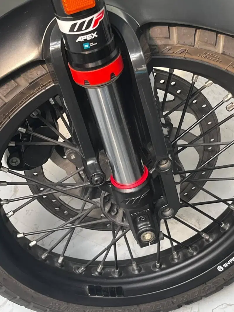 Husqvarna Svartpilen 125 (2021 - 23) (11)