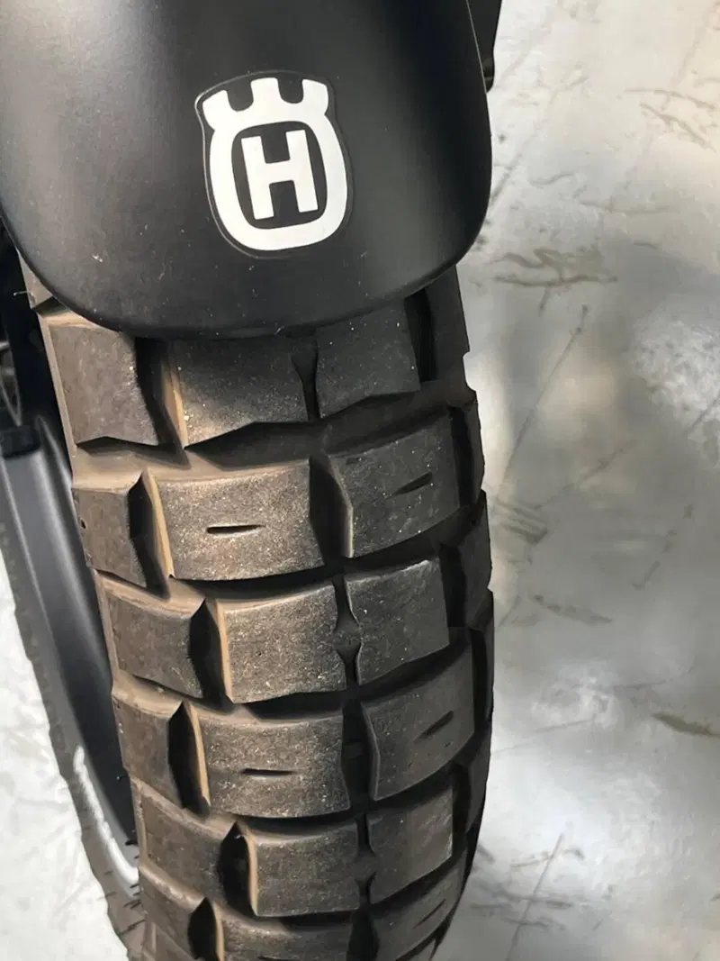 Husqvarna Svartpilen 125 (2021 - 23) (12)