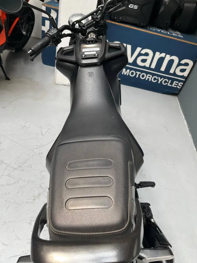 Husqvarna Svartpilen 125 (2021 - 23) (13)