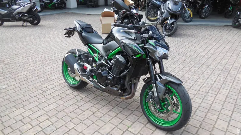 Kawasaki Z 900 (2021 - 24) (2)