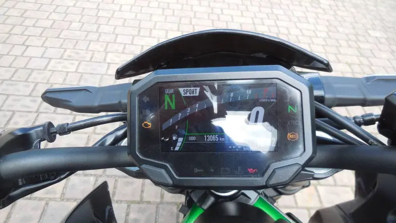 Kawasaki Z 900 (2021 - 24) (4)