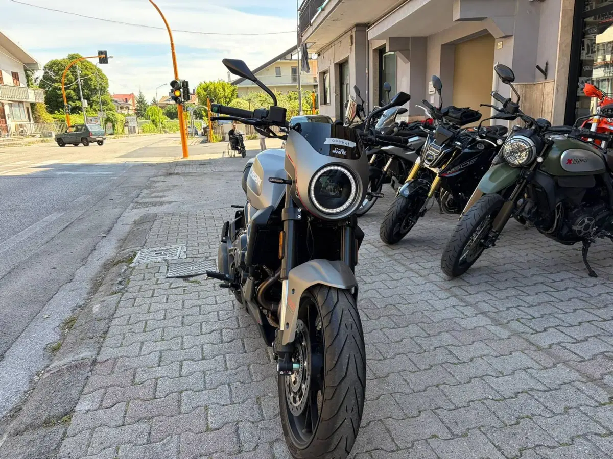 Moto Morini SEIEMMEZZO STR (2022 - 26) (2)