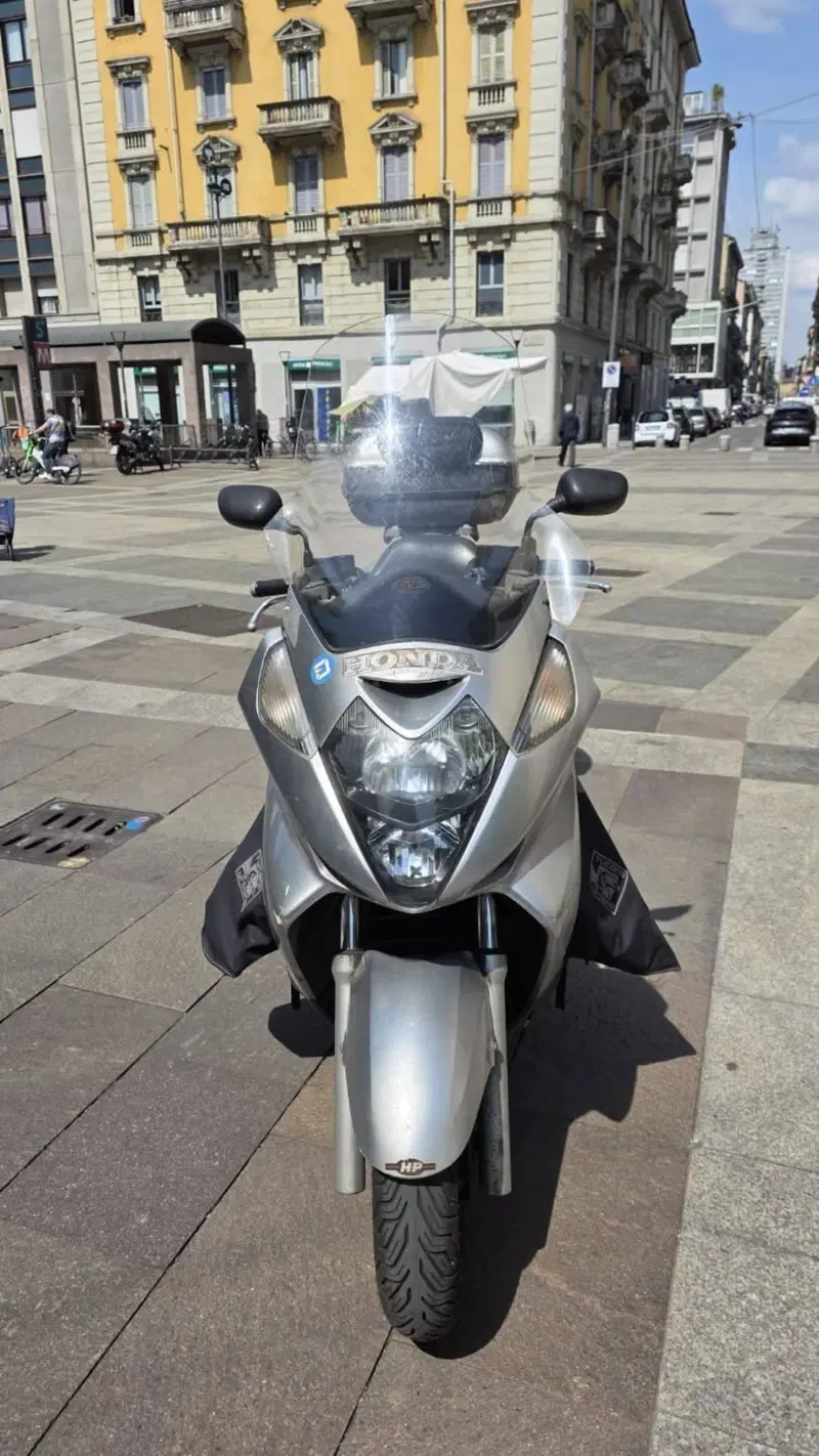 Honda Silver Wing 600 (2005 - 09) (4)