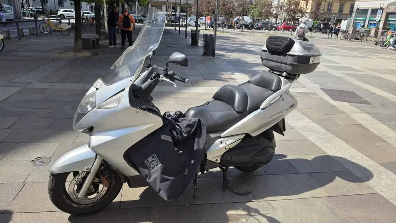 Honda Silver Wing 600 (2005 - 09) (5)