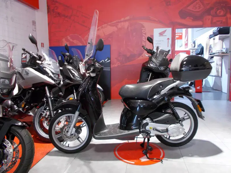 Aprilia Scarabeo 50 4t (2009 - 12) (2)