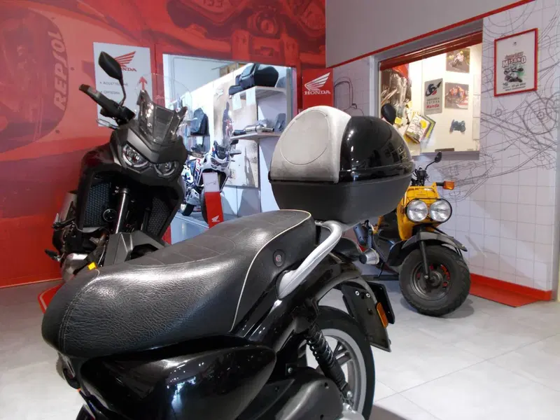 Aprilia Scarabeo 50 4t (2009 - 12) (3)
