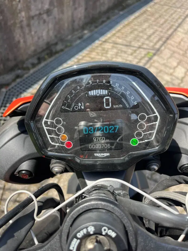 Triumph Street Triple 765 R A2 (2024 - 26) (2)