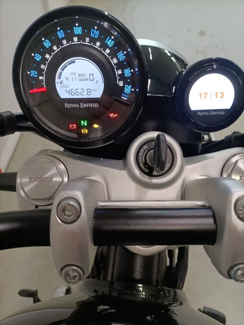 Royal Enfield Super Meteor 650 (2023 - 26) (10)