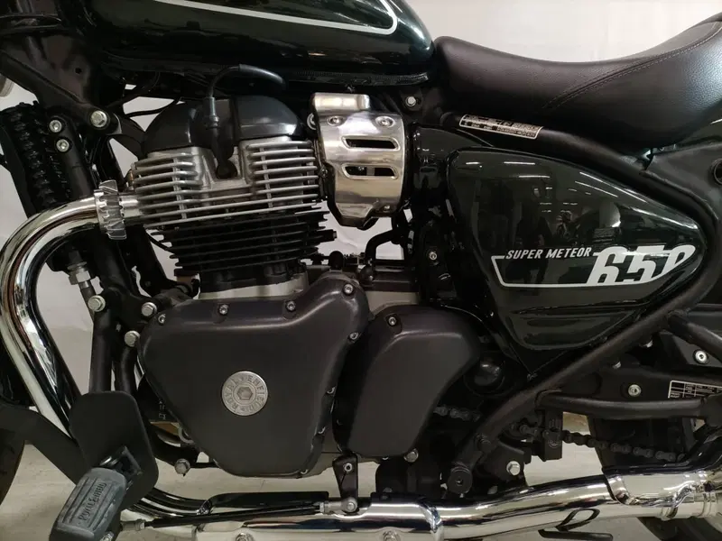 Royal Enfield Super Meteor 650 (2023 - 26) (6)