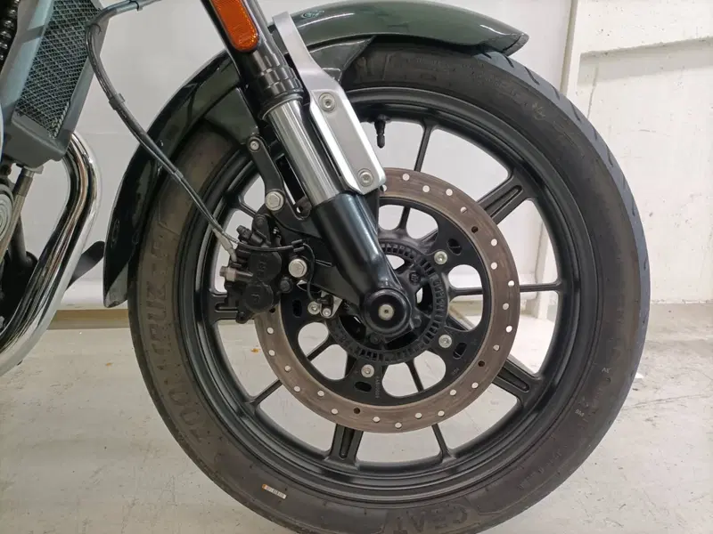 Royal Enfield Super Meteor 650 (2023 - 26) (9)