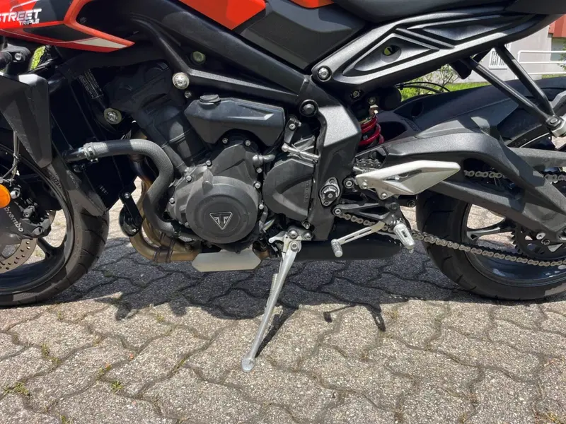 Triumph Street Triple 765 R A2 (2024 - 26) (8)