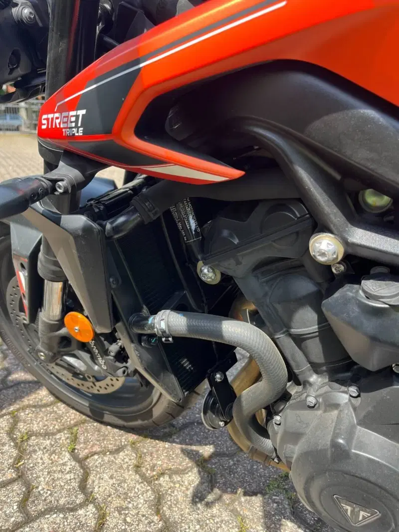 Triumph Street Triple 765 R A2 (2024 - 26) (9)