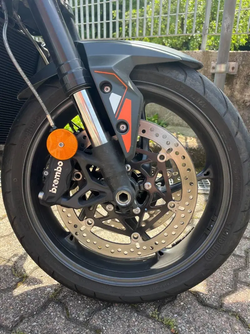 Triumph Street Triple 765 R A2 (2024 - 26) (12)