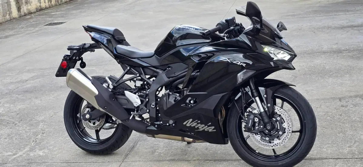 Kawasaki Ninja ZX-4R (2024 - 26) (4)