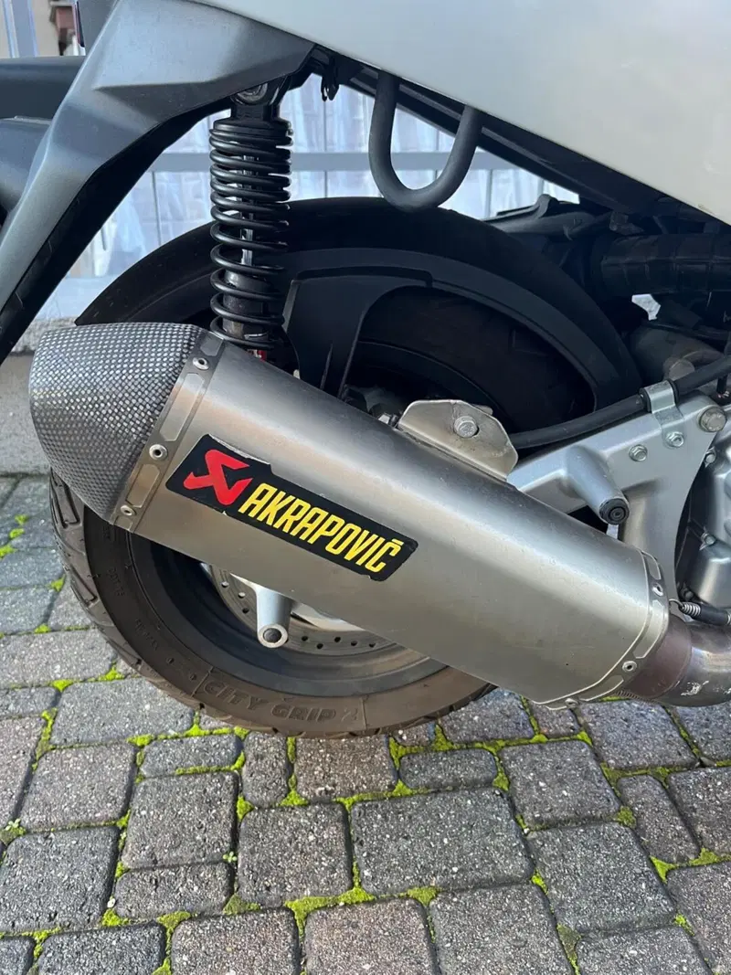 Yamaha X-Max 250 (2010 - 13) (4)