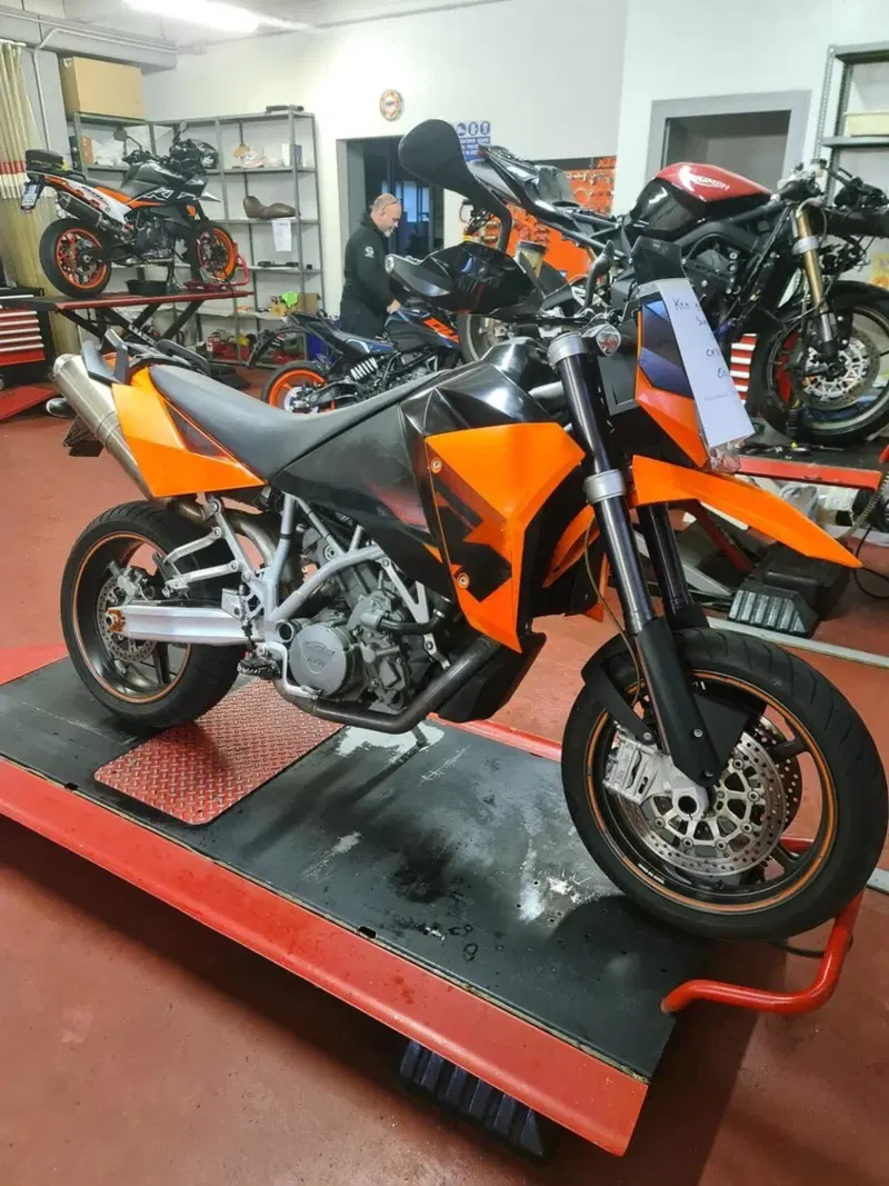 KTM 950 Supermoto (2006 - 08) (9)