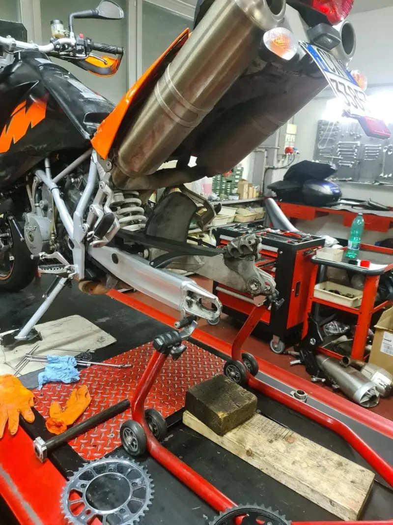 KTM 950 Supermoto (2006 - 08) (13)