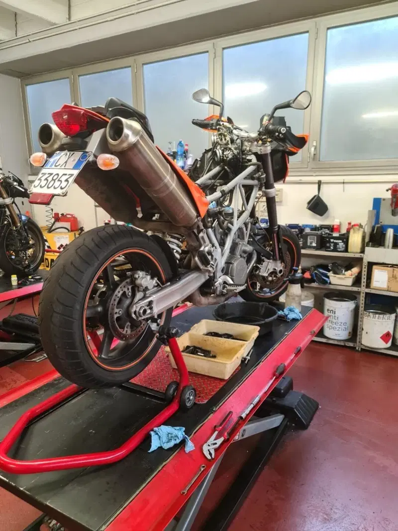 KTM 950 Supermoto (2006 - 08) (12)