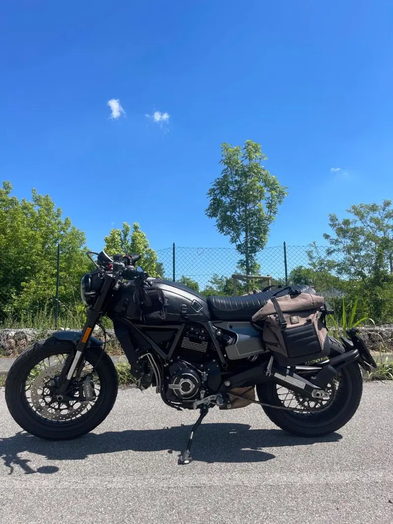 Ducati Scrambler 800 Night Shift (2021 - 22) (2)