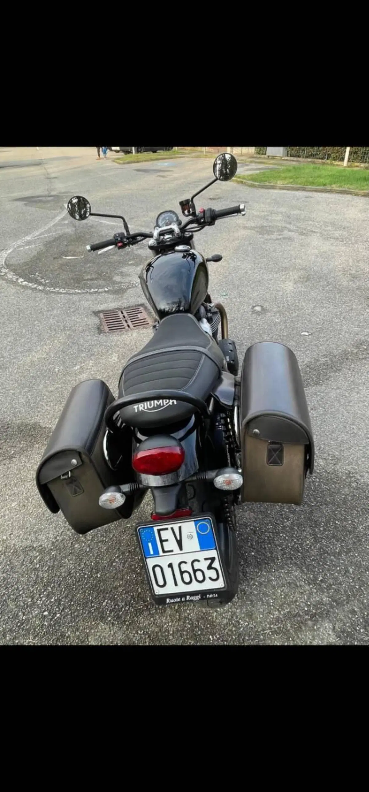 Triumph Street Twin 900 (2021 - 22) (4)