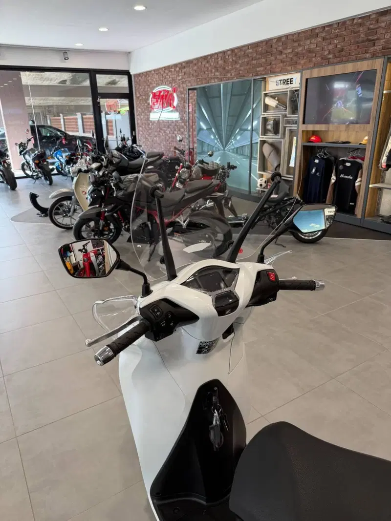 Honda SH 350 (2021 - 24) (9)