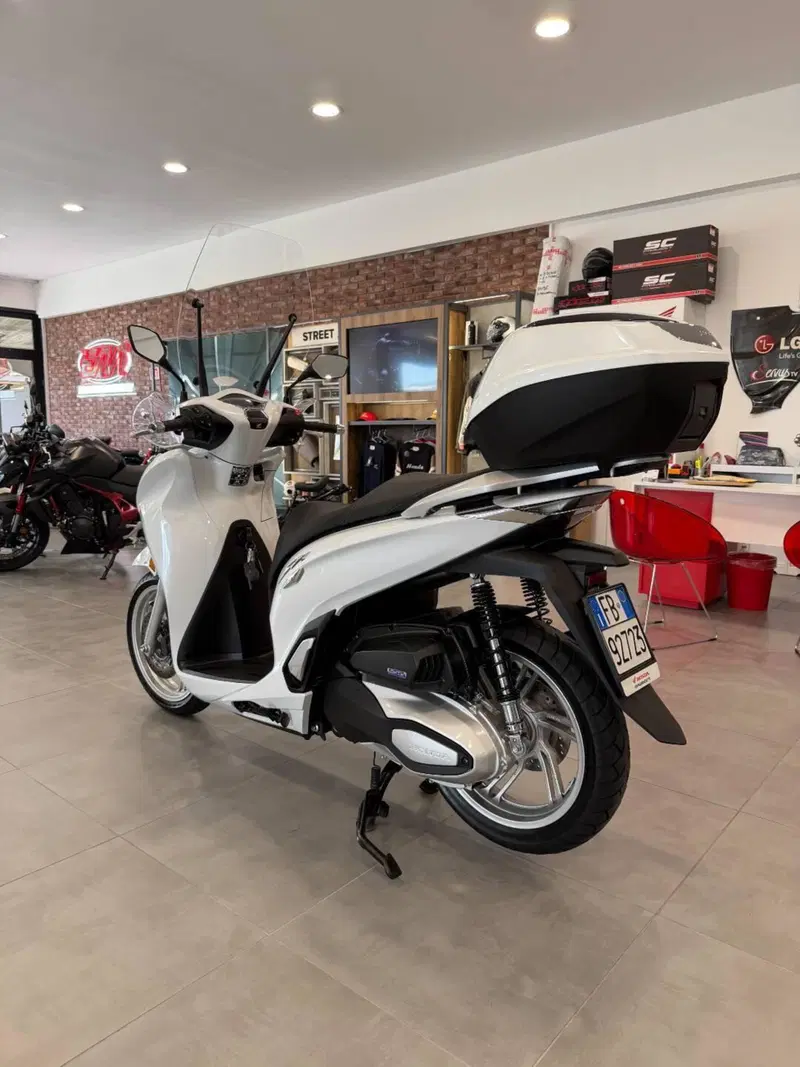 Honda SH 350 (2021 - 24) (4)