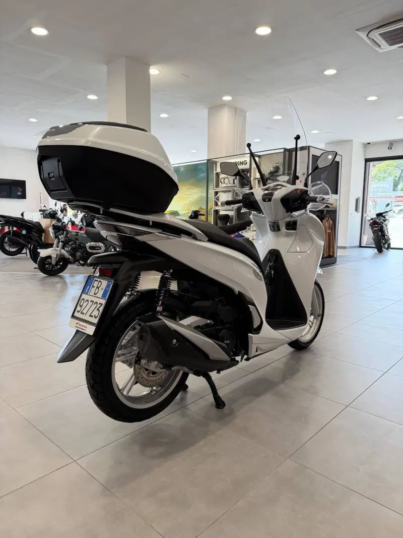 Honda SH 350 (2021 - 24) (8)