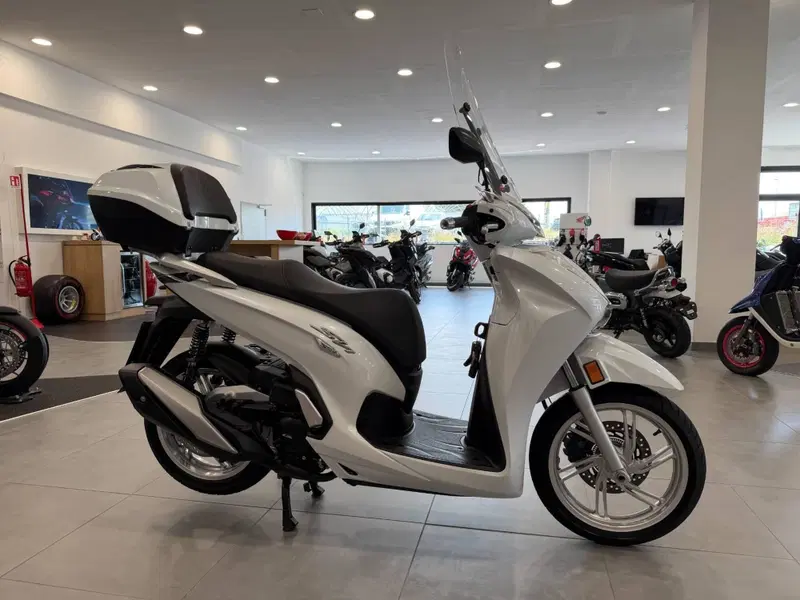 Honda SH 350 (2021 - 24) (7)