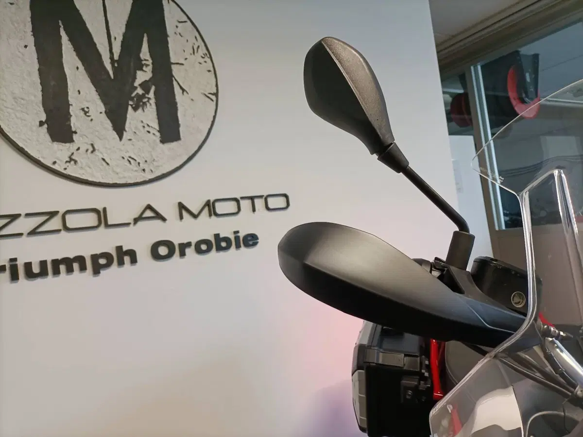 Moto Guzzi V85 TT Evocative Graphics (2019 - 20) (7)